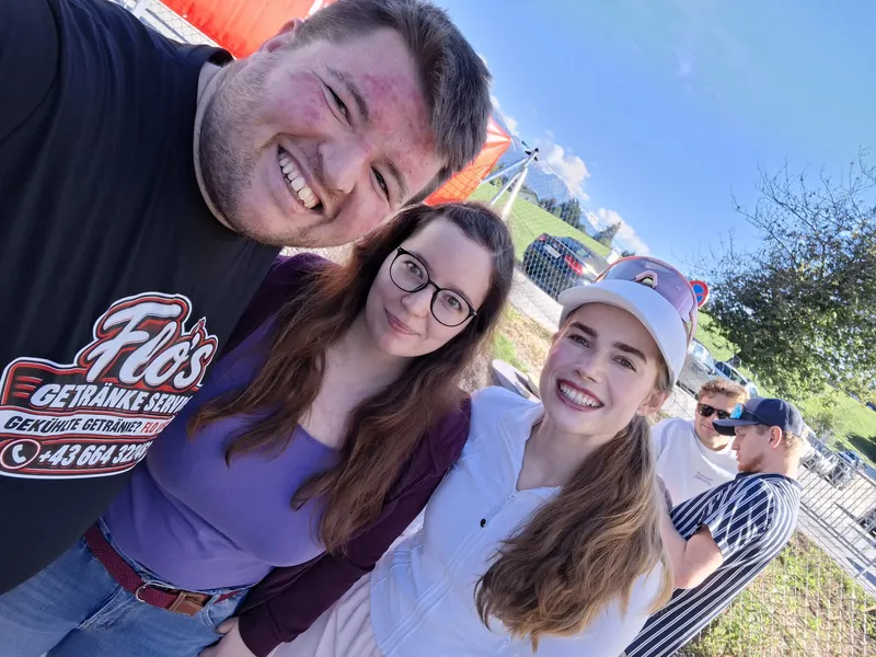 Flo mit Freundin und Influencerin Anna Strigl
